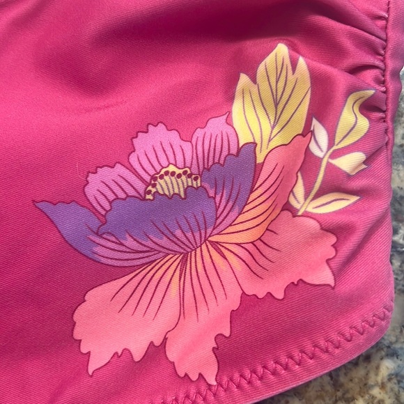 Spell & gypsy sample bikini top NWOT rare floral pink hibiscus - Picture 10 of 16